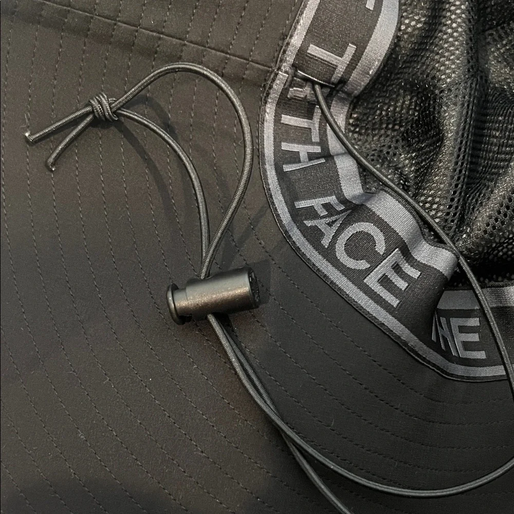 The North Face Black Sun Hat - Picture 5 of 5